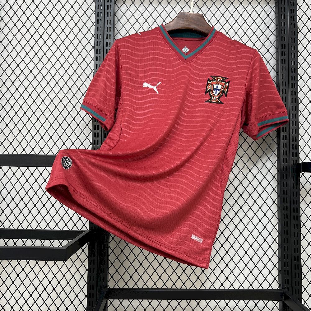Camisa Pronta Entrega Seleção Portugal Home 2026/27 - Puma Torcedor Masculina - Vermelha/Verde