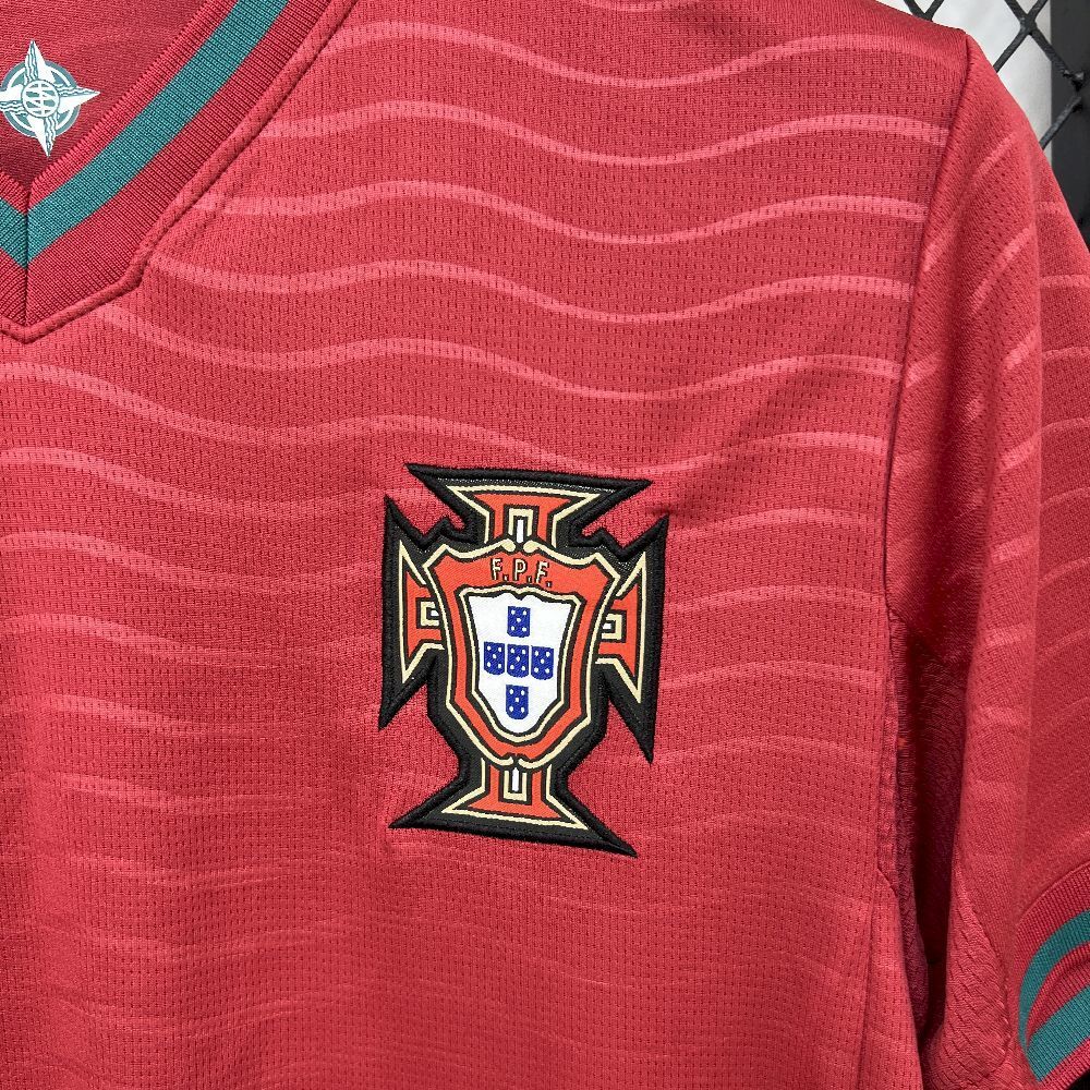 Camisa Pronta Entrega Seleção Portugal Home 2026/27 - Puma Torcedor Masculina - Vermelha/Verde