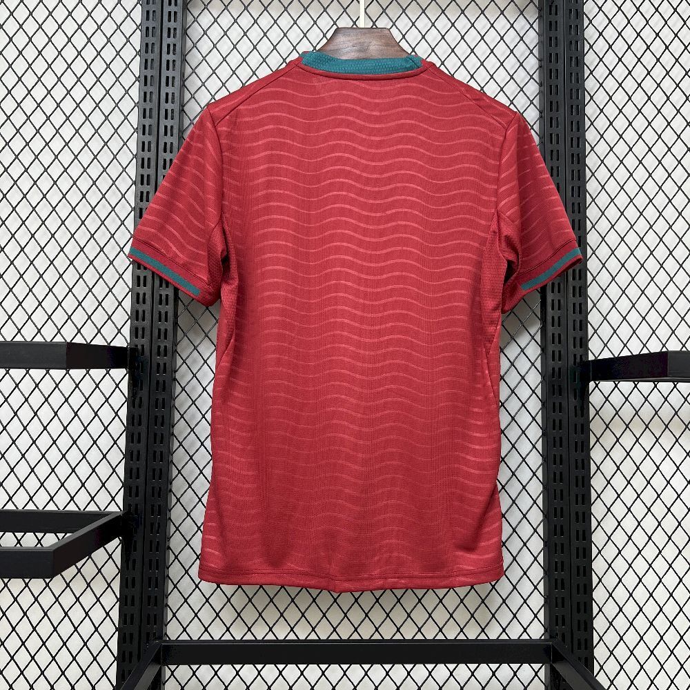 Camisa Pronta Entrega Seleção Portugal Home 2026/27 - Puma Torcedor Masculina - Vermelha/Verde