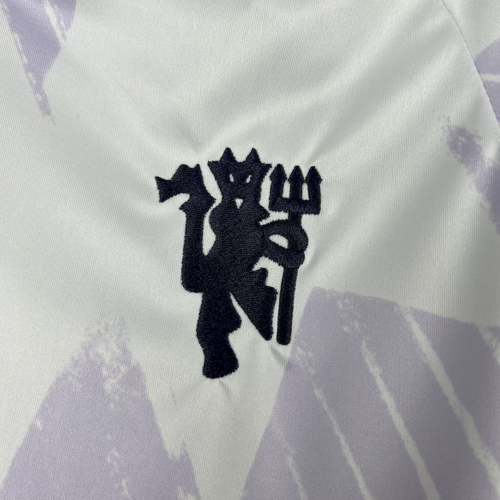 Camisa Pronta Entrega Manchester United Away 2025/26 - Adidas Torcedor Masculina - Branca/Lilás