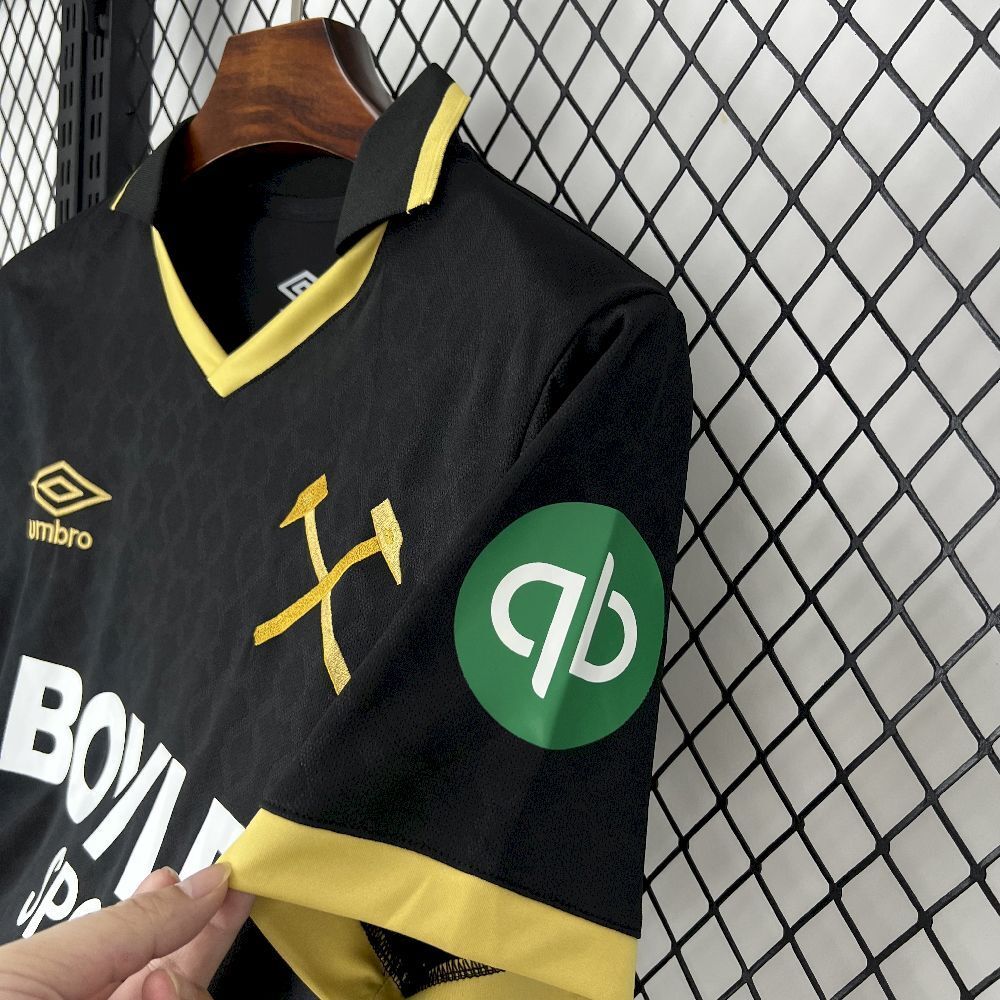 Camisa Pronta Entrega West Ham Edição Black 2025/26 - Umbro Torcedor Masculina - Preta/Dourado