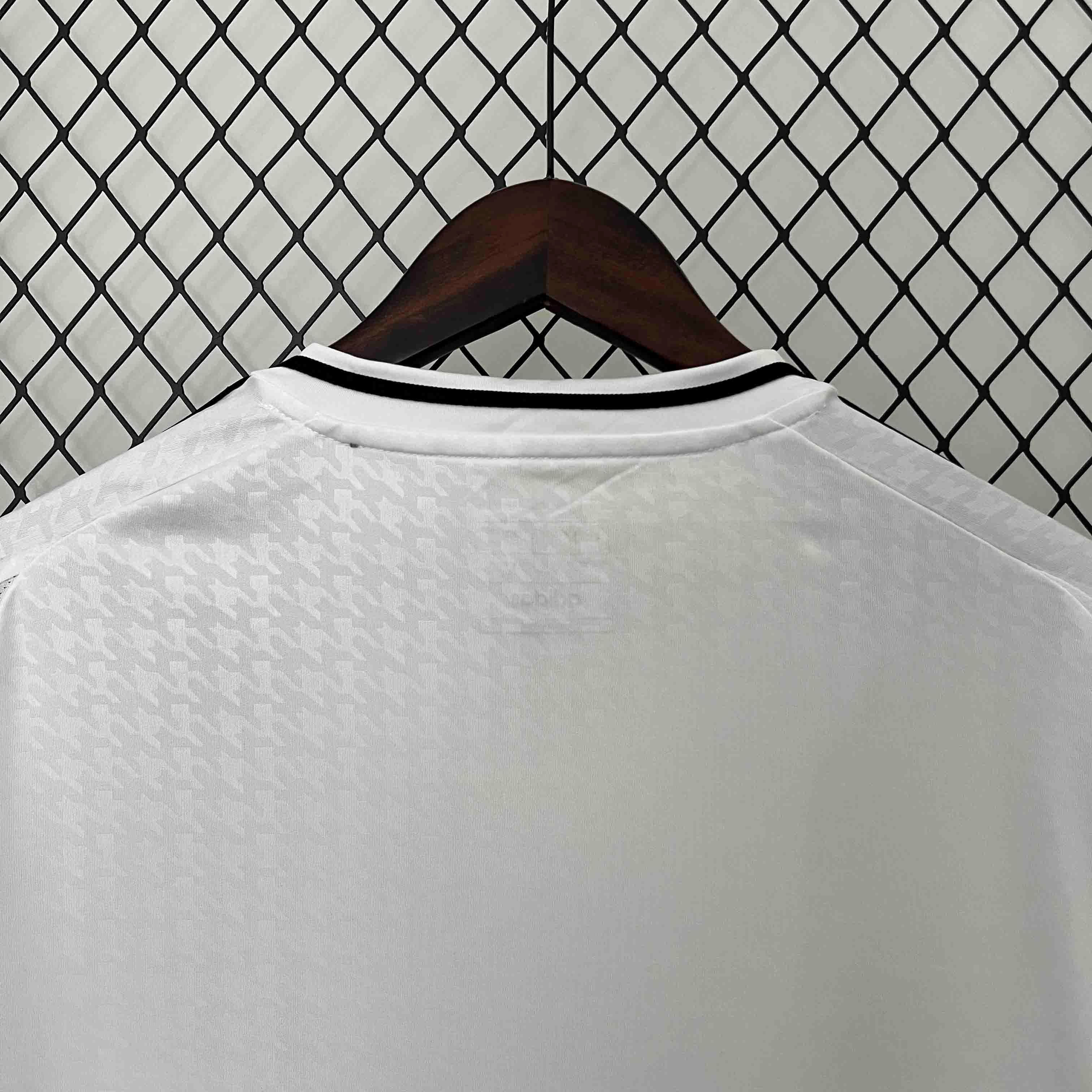 Camisa Pronta Entrega Real Madrid Home 2024/25 - Adidas Torcedor Masculina - Branca/Preta