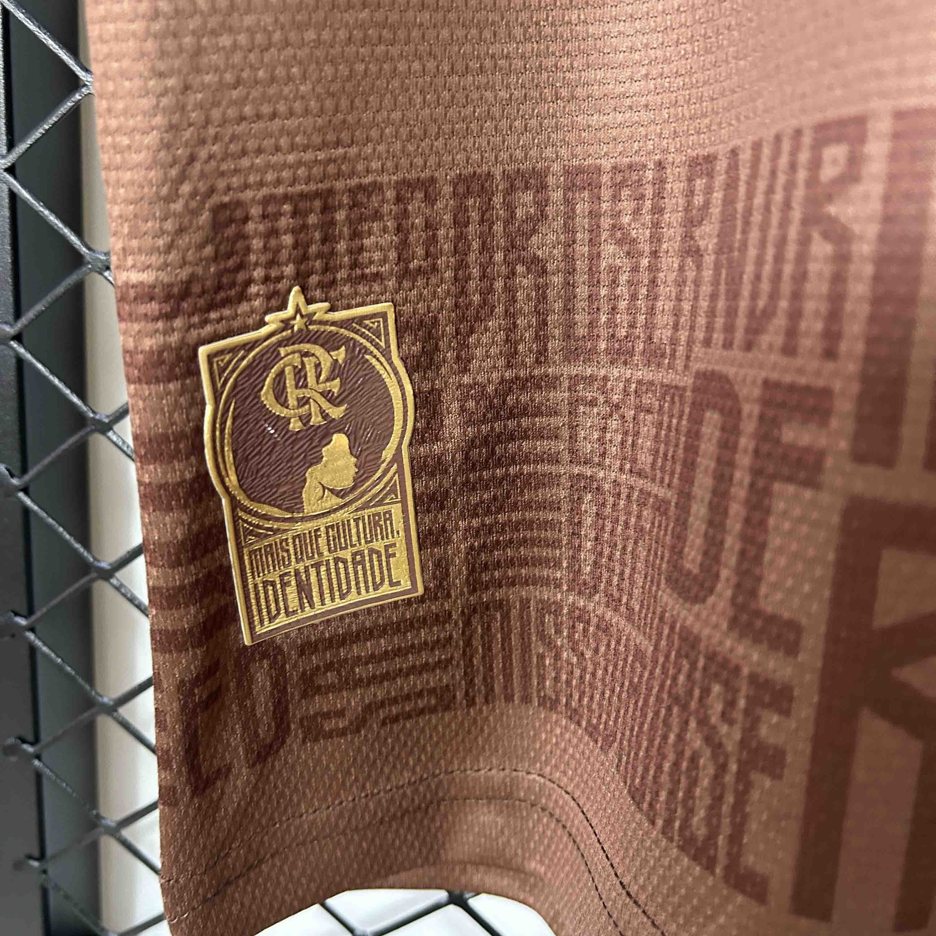 Camisa Pronta Entrega Flamengo Edição Especial 2024/25 - Torcedor Masculina - Marrom/Branca
