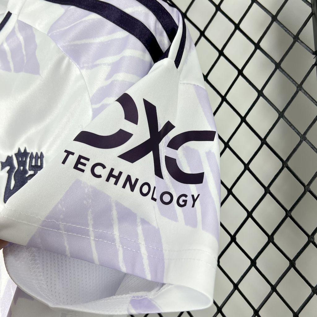 Camisa Pronta Entrega Manchester United Away 2025/26 - Adidas Torcedor Masculina - Branca/Lilás