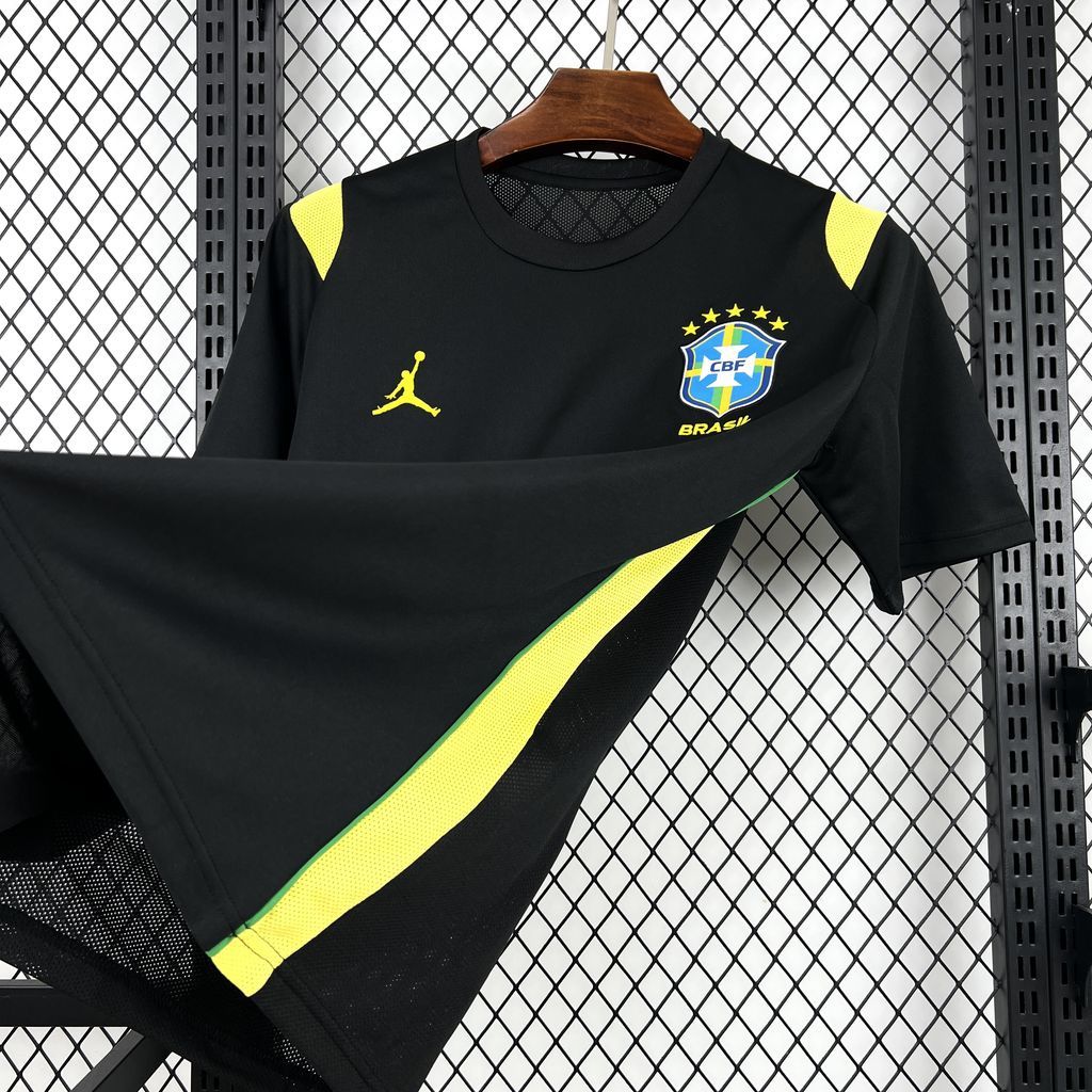 Camisa Pronta Entrega Seleção Brasil Pré Jogo 2026/27 - Jordan Torcedor Masculina - Preta/Amarela