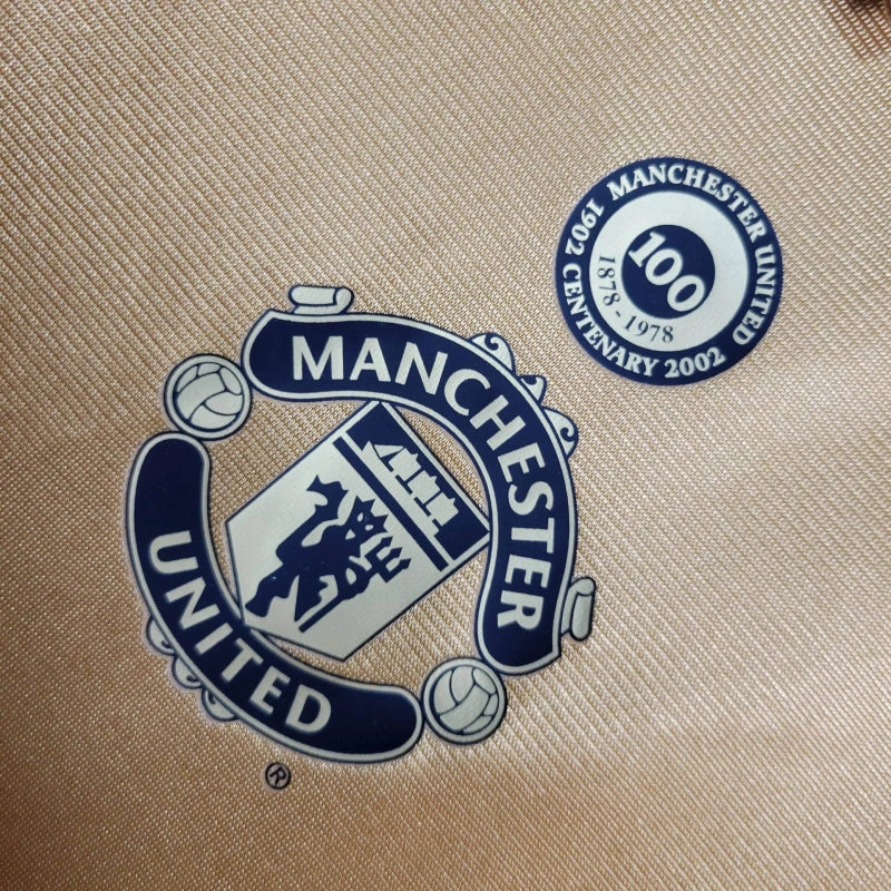 Camisa Pronta Entrega Manchester United Dupla Face 2001/02 - Umbro Retrô Masculina - Edição Especial 100 anos - Dourada/Branca