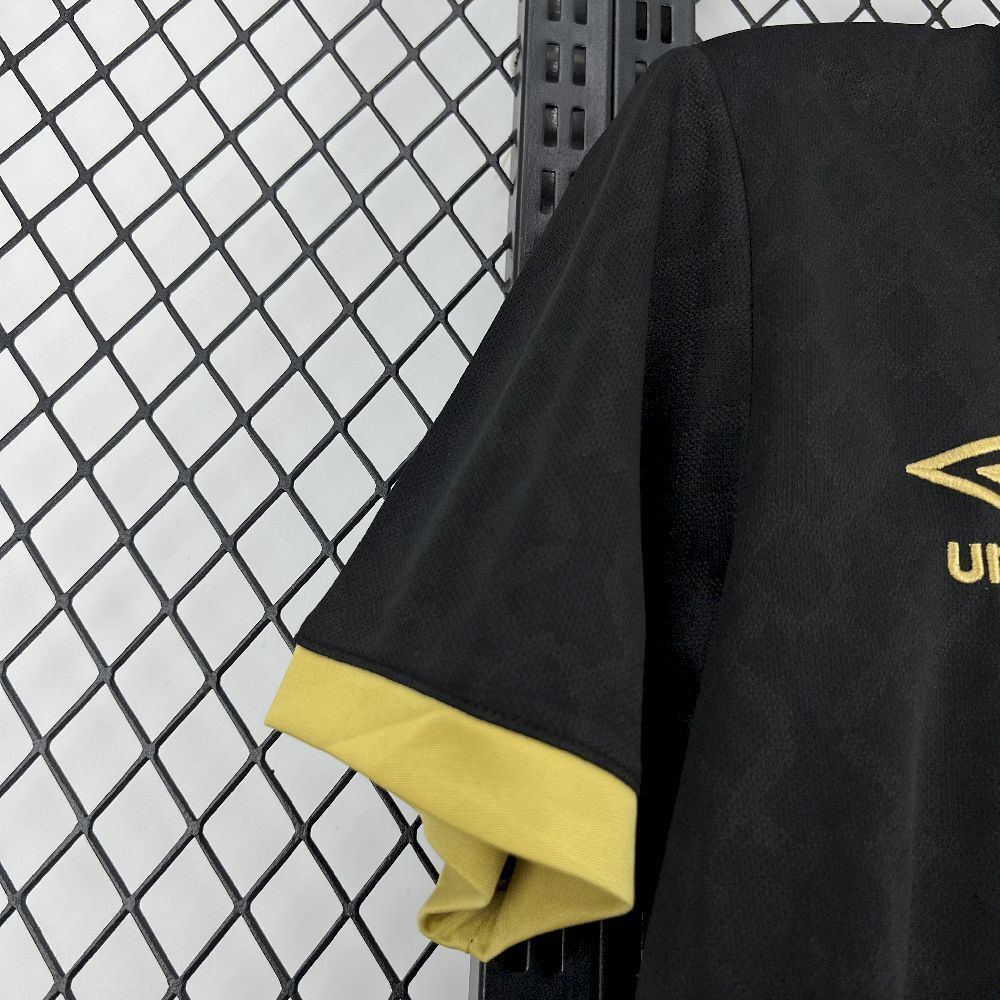 Camisa Pronta Entrega West Ham Edição Black 2025/26 - Umbro Torcedor Masculina - Preta/Dourado