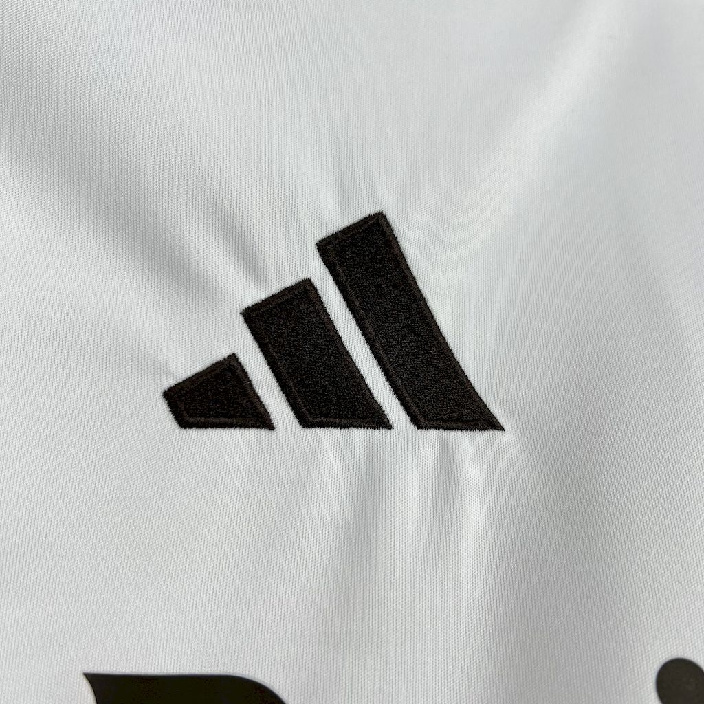 Camisa Pronta Entrega Real Madrid Home 2025/26 -  Adidas Torcedor Masculina - Branca/Cinza