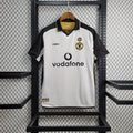 Camisa Pronta Entrega Manchester United Dupla Face 2001/02 - Umbro Retrô Masculina - Edição Especial 100 anos - Dourada/Branca