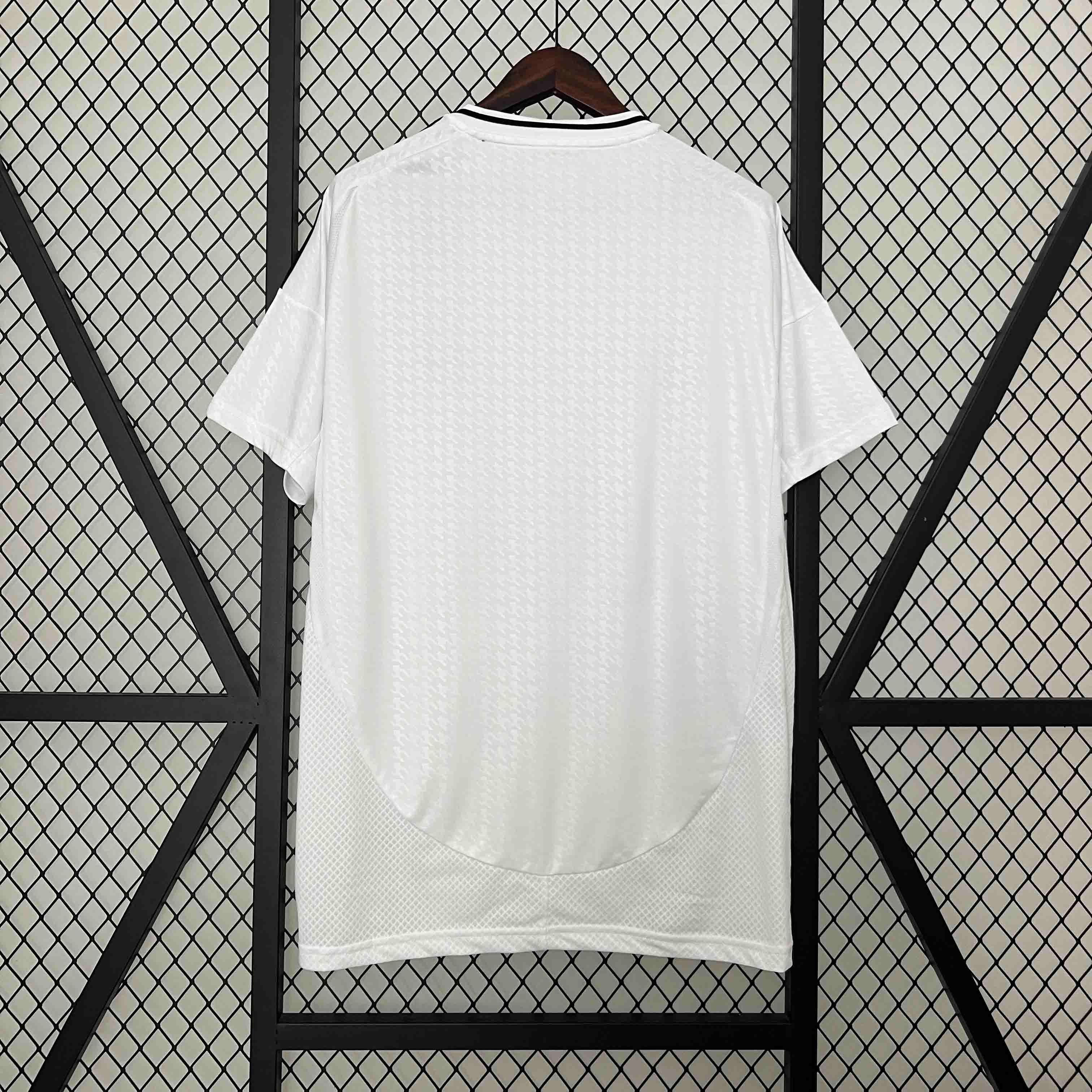 Camisa Pronta Entrega Real Madrid Home 2024/25 - Adidas Torcedor Masculina - Branca/Preta