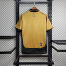 Camisa Pronta Entrega Manchester United Dupla Face 2001/02 - Umbro Retrô Masculina - Edição Especial 100 anos - Dourada/Branca