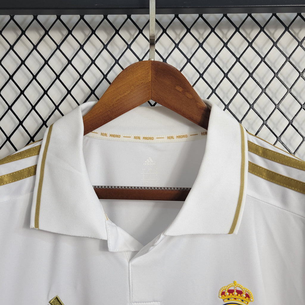 Camisa Manga Longa Pronta Entrega Real Madrid Home 2011/12 - Adidas Retrô Masculina - Branca/Dourada + Patchs Champions League