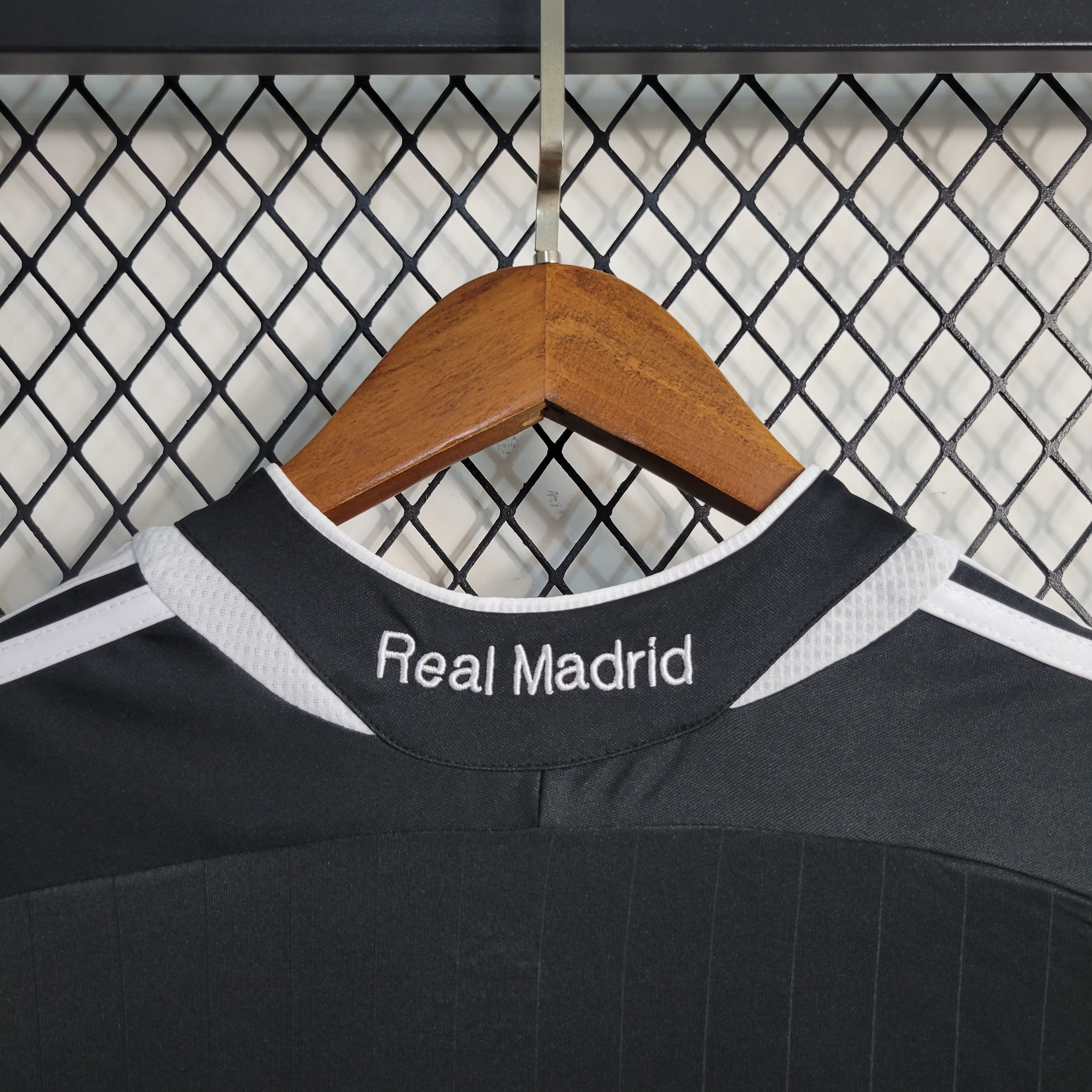 Camisa Pronta Entrega Real Madrid Away 2006/07 - Adidas Retrô Masculina - Preta/Branca