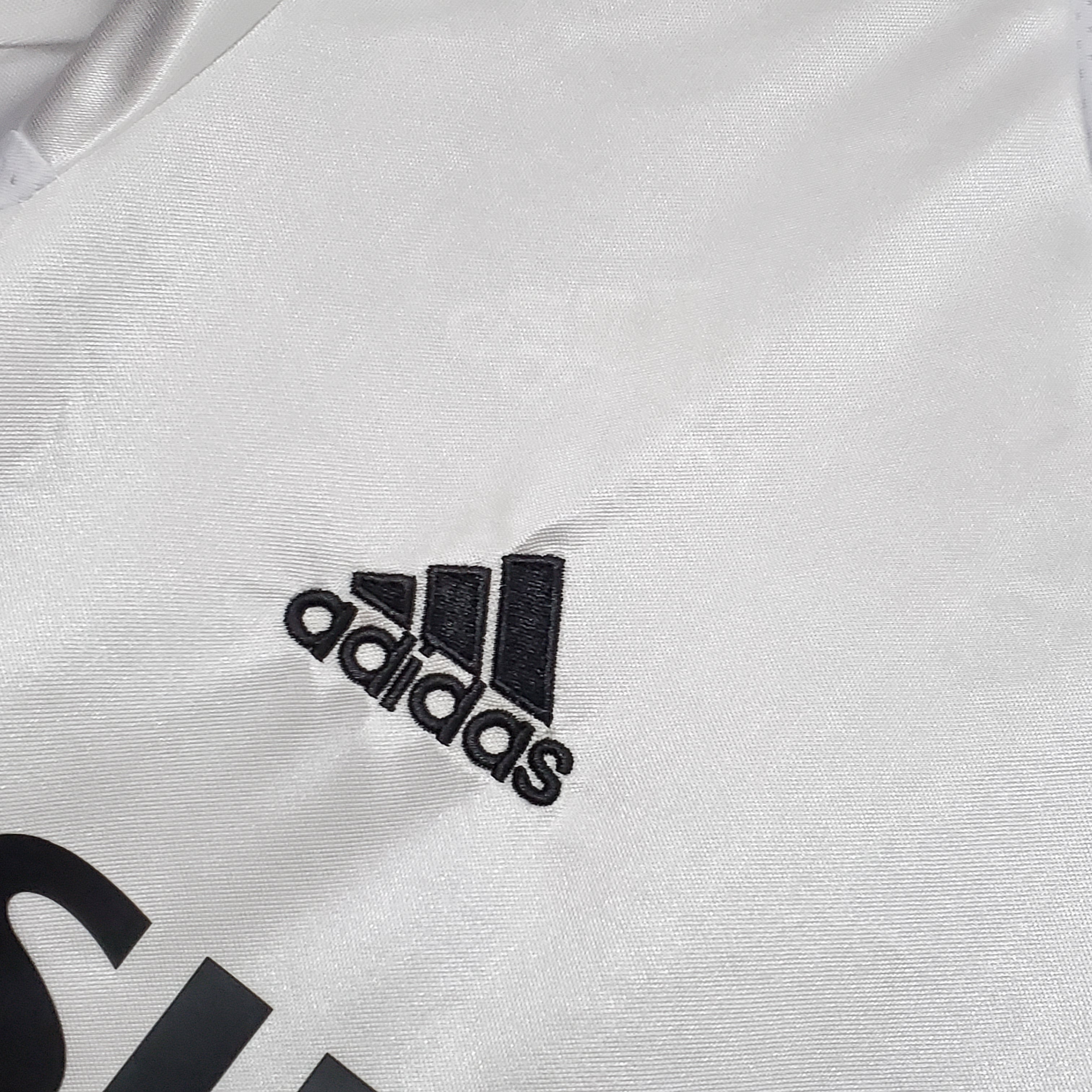 Camisa Pronta Entrega Real Madrid Home 2004/05 - Adidas Retrô Masculina - Branca/Preta