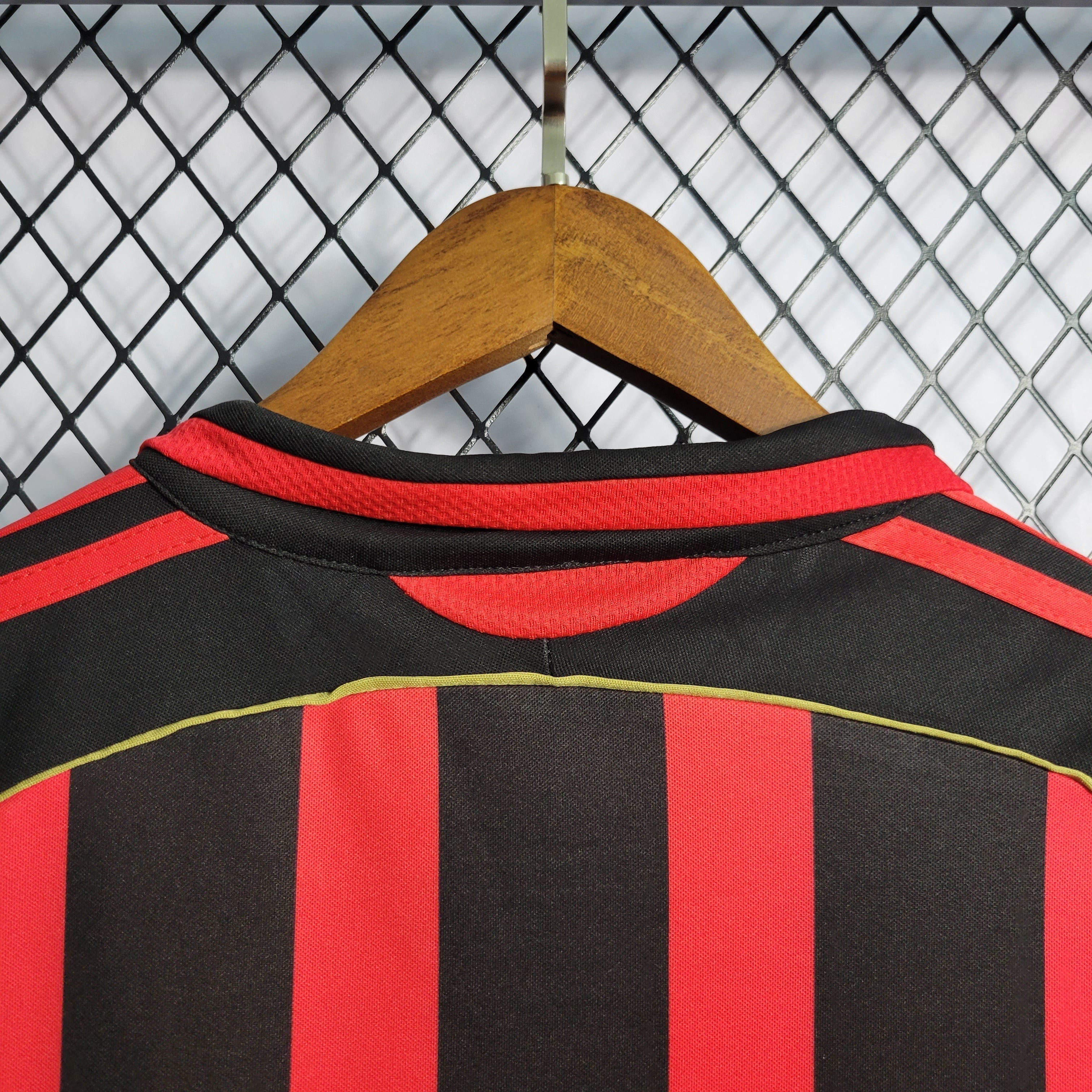 camisa-pronta-entrega-ac-milan-rossoneri-home-titular-1-2006-07-adidas-retro-masculina-masculino-bwin-vermelho-vermelha-preto-preta-kaka-sheva-shevchenko-pirlo-seedorf-nesta-maldini