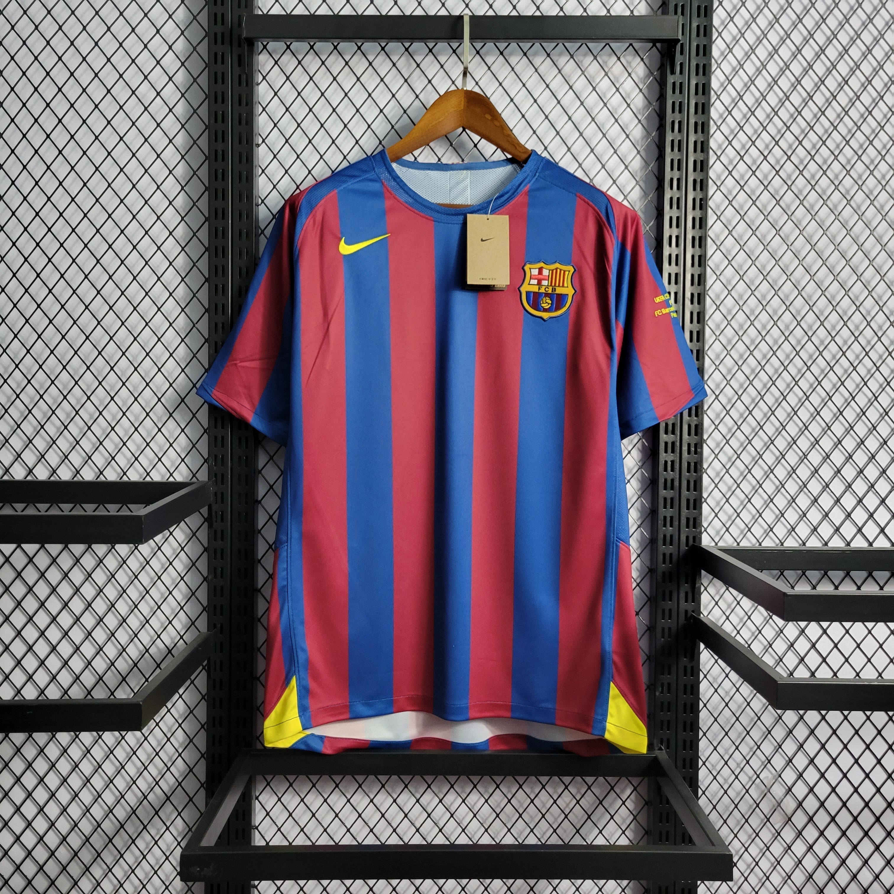 camisa-pronta-entrega-barcelona-barca-home-titular-1-2005-06-nike-retro-masculina-masculino-vermelho-vermelha-azul-ronaldinho-messi-etoo-deco-xavi-puyol