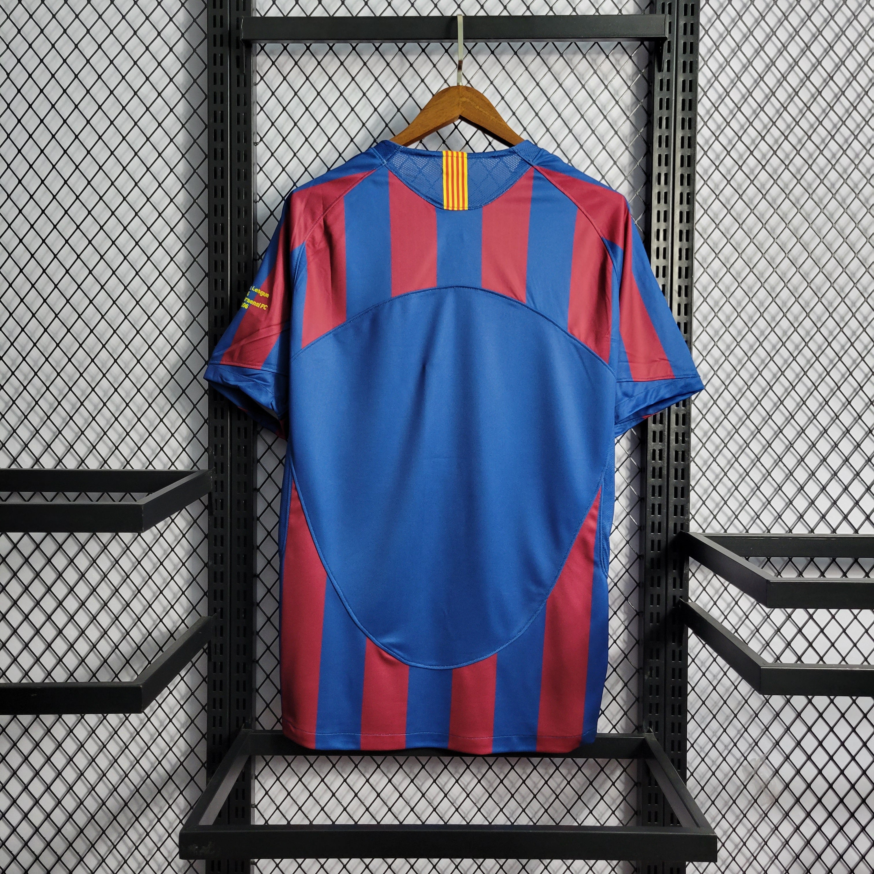 camisa-pronta-entrega-barcelona-barca-home-titular-1-2005-06-nike-retro-masculina-masculino-vermelho-vermelha-azul-ronaldinho-messi-etoo-deco-xavi-puyol