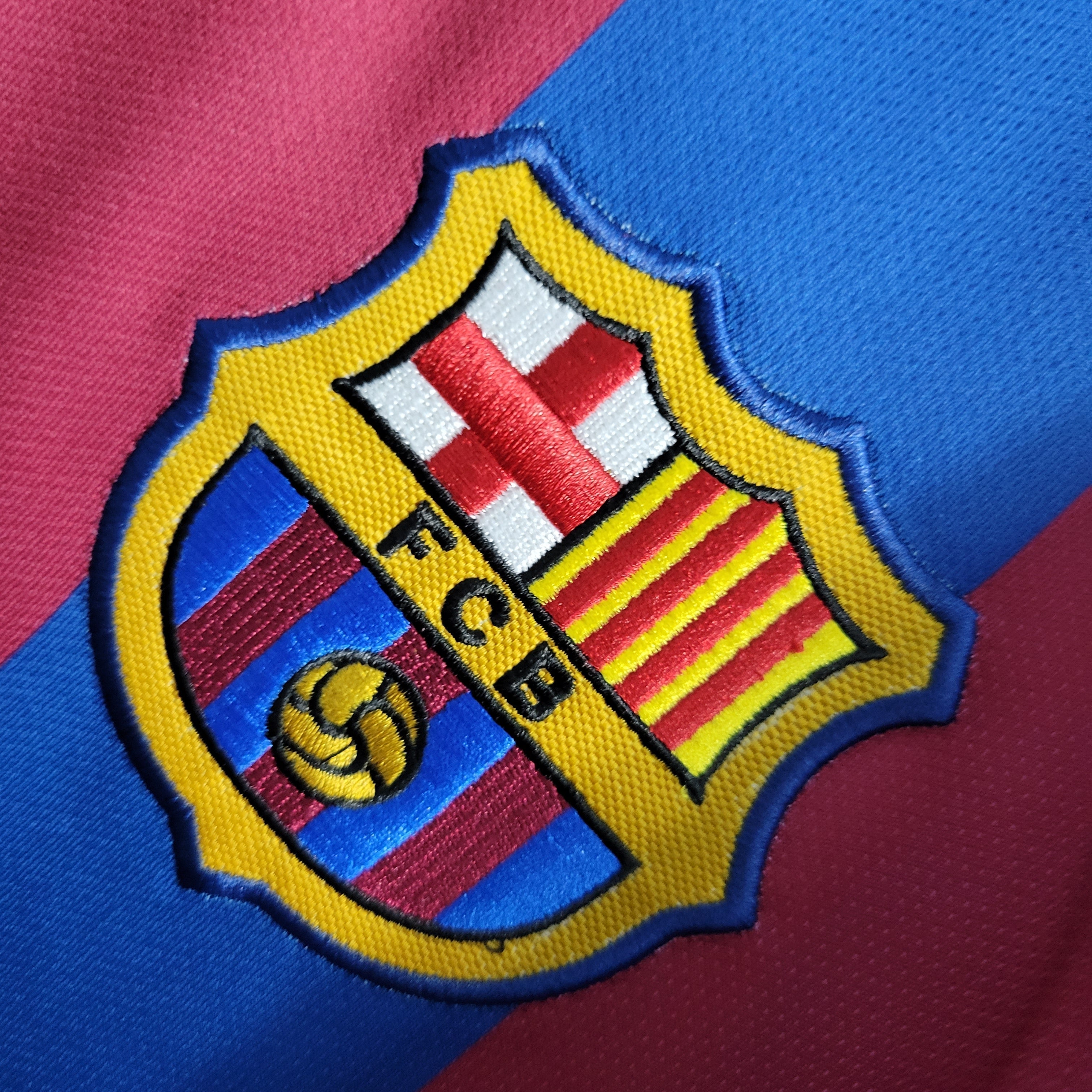 camisa-pronta-entrega-barcelona-barca-home-titular-1-2005-06-nike-retro-masculina-masculino-vermelho-vermelha-azul-ronaldinho-messi-etoo-deco-xavi-puyol