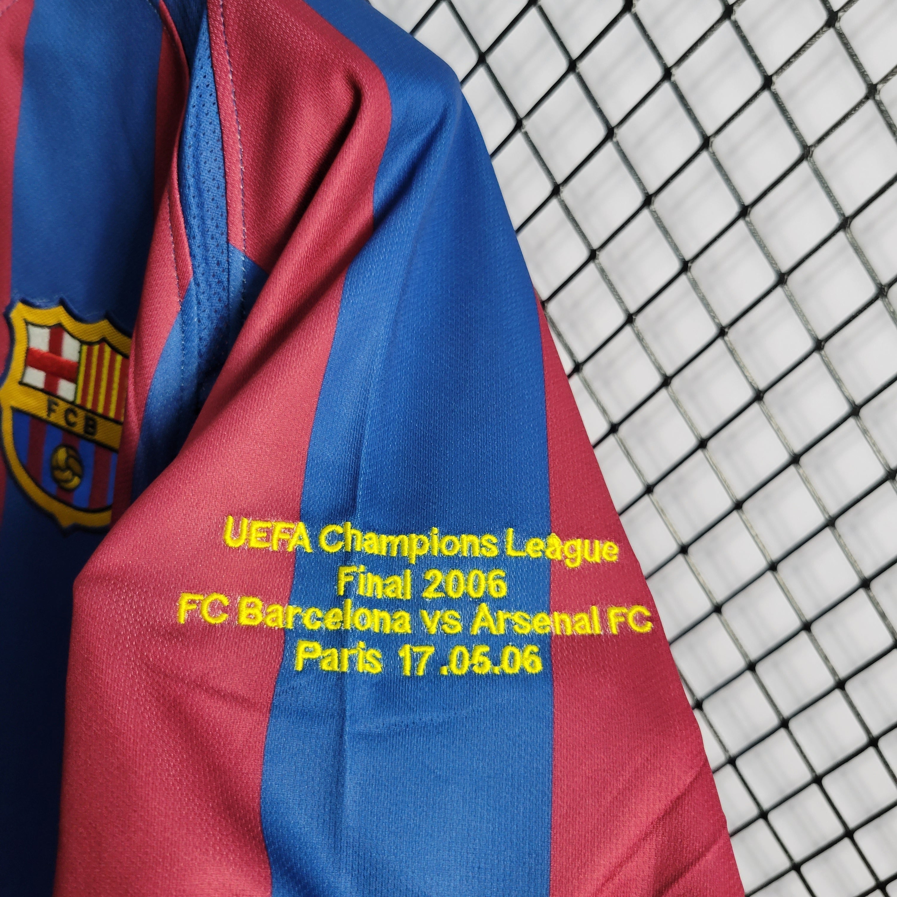 camisa-pronta-entrega-barcelona-barca-home-titular-1-2005-06-nike-retro-masculina-masculino-vermelho-vermelha-azul-ronaldinho-messi-etoo-deco-xavi-puyol