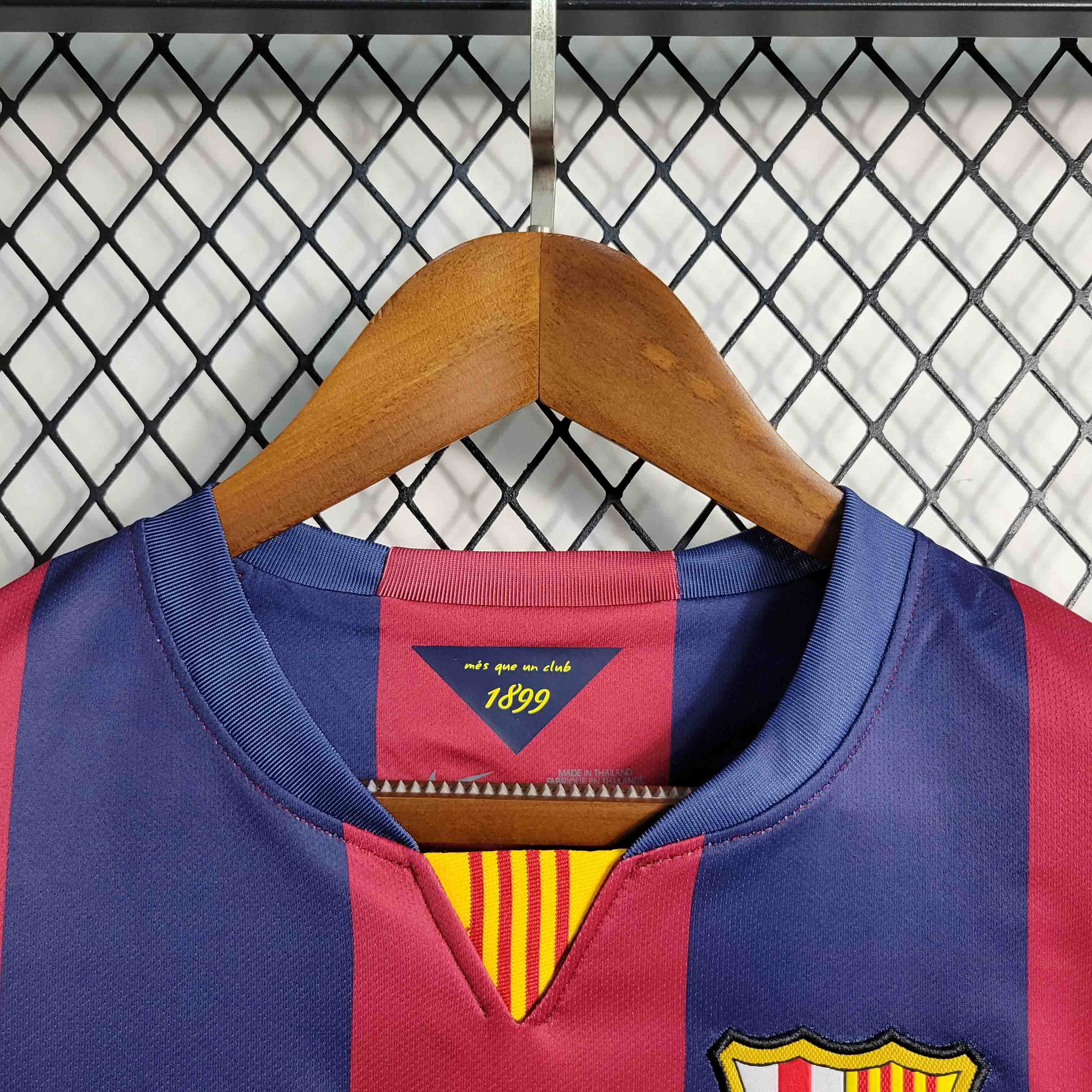 camisa-pronta-entrega-barcelona-blaugrana-home-titular-1-2014-15-nike-retro-masculina-masculino-qatar-airways-la-liga-champions-vermelho-vermelha-azul-messi-neymar-suarez-xavi-iniesta-pique
