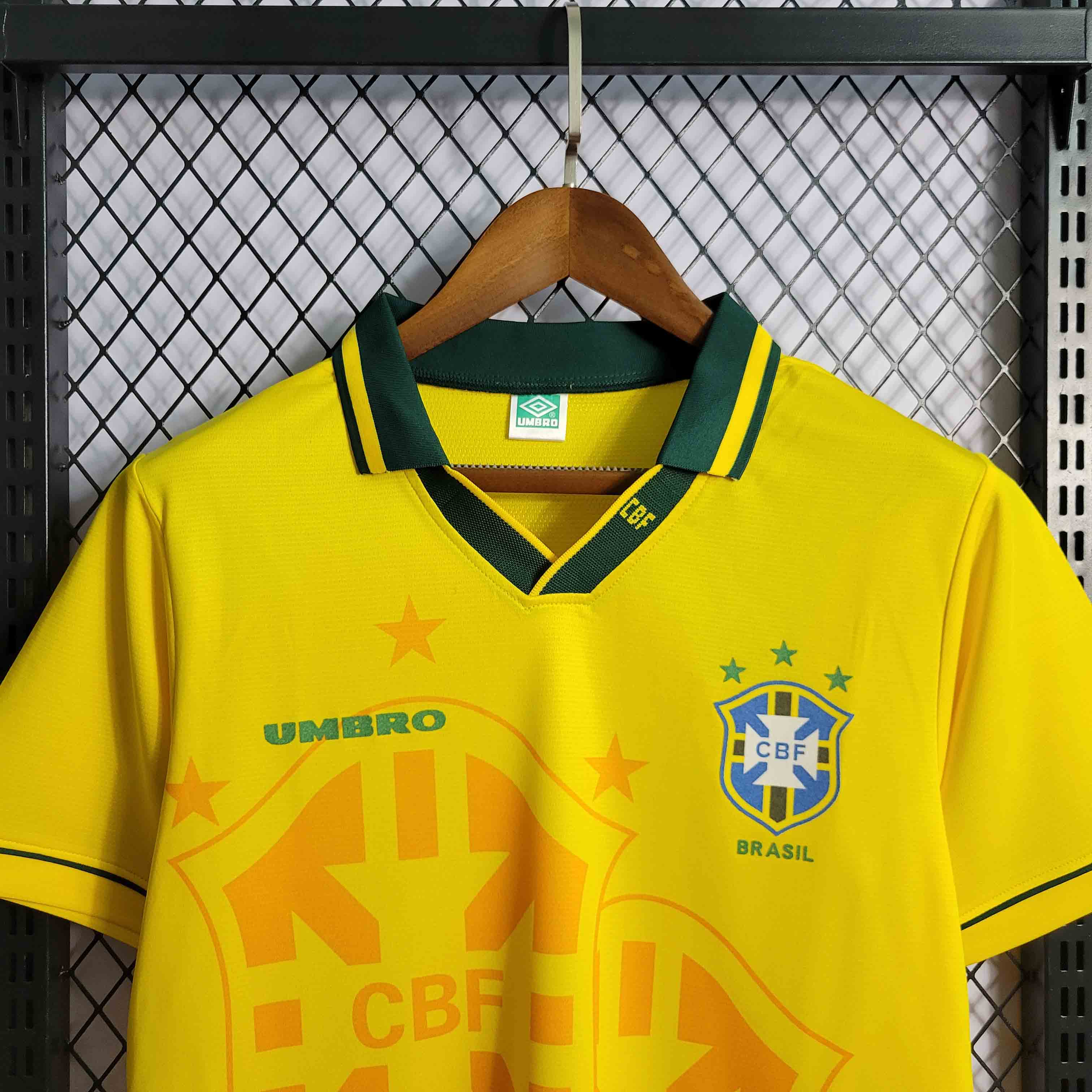 camisa-pronta-entrega-brasil-selecao-brasileira-home-titular-1-1993-94-nike-retro-masculina-masculino-copa-america-amarelo-amarela-verde-bebeto-romario-rafael-alberto-cafu-roberto-carlos