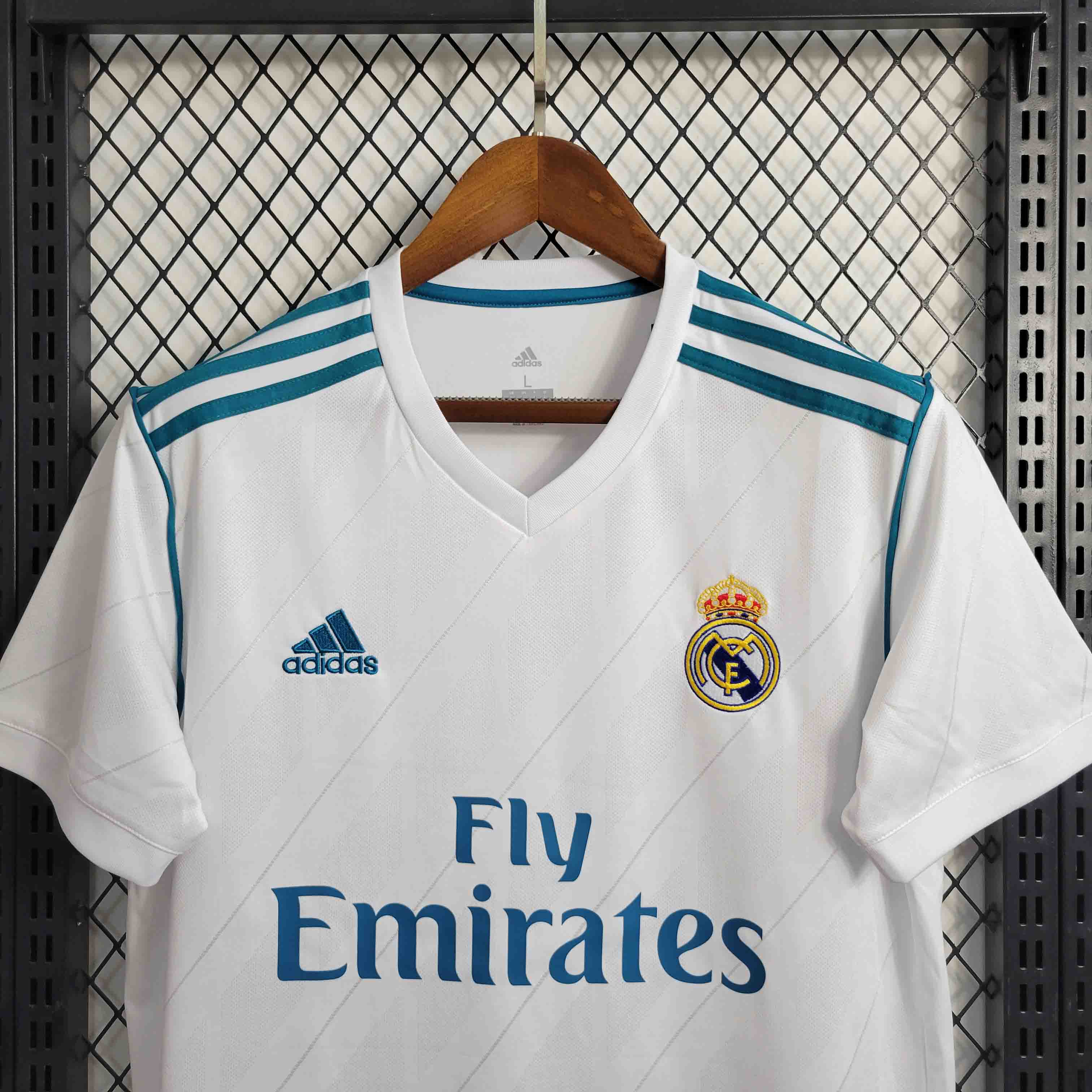 camisa-pronta-entrega-real-madrid-merengues-home-titular-1-2017-18-adidas-retro-masculina-masculino-fly-emirates-la-liga-champions-branco-branca-azul-cristiano-ronaldo-benzema-bale-ramos-modric-kroos
