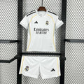 Kit Infantil Pronta Entrega Real Madrid Home 2025/26 - Adidas Torcedor - Branca/Preta