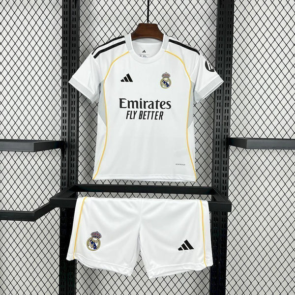 Kit Infantil Pronta Entrega Real Madrid Home 2025/26 - Adidas Torcedor - Branca/Preta