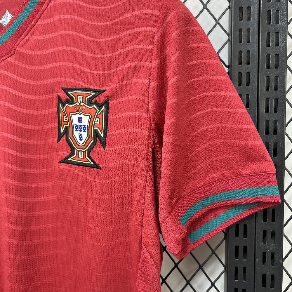 Camisa Pronta Entrega Seleção Portugal Home 2026/27 - Puma Torcedor Masculina - Vermelha/Verde