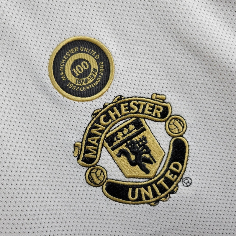 Camisa Pronta Entrega Manchester United Dupla Face 2001/02 - Umbro Retrô Masculina - Edição Especial 100 anos - Dourada/Branca