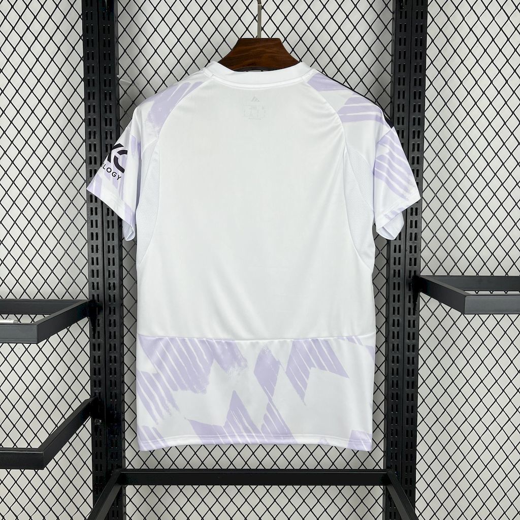 Camisa Pronta Entrega Manchester United Away 2025/26 - Adidas Torcedor Masculina - Branca/Lilás